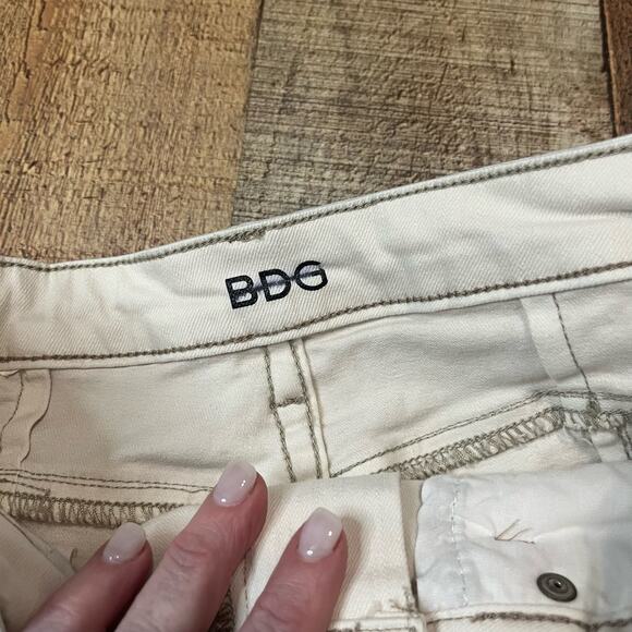 BDG | Women's Beige Super High Rise Bootie Spade Pin Up Shorts Sz 27 - Picture 2 of 4